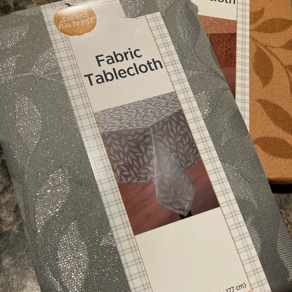 NWT Leaf Shimmer Imprint Classy Fabric Table Cloth - Picture 8 of 10